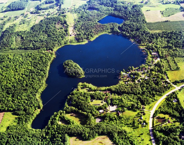 Little Pine Island Lake in Kent County, Michigan